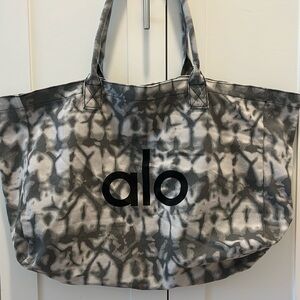 Alo Tote